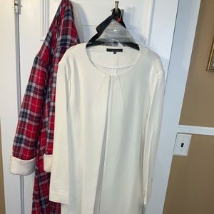 NWT AMANDA & CHELSEA  TOPPER WHITE womans coat. Size 2X.
